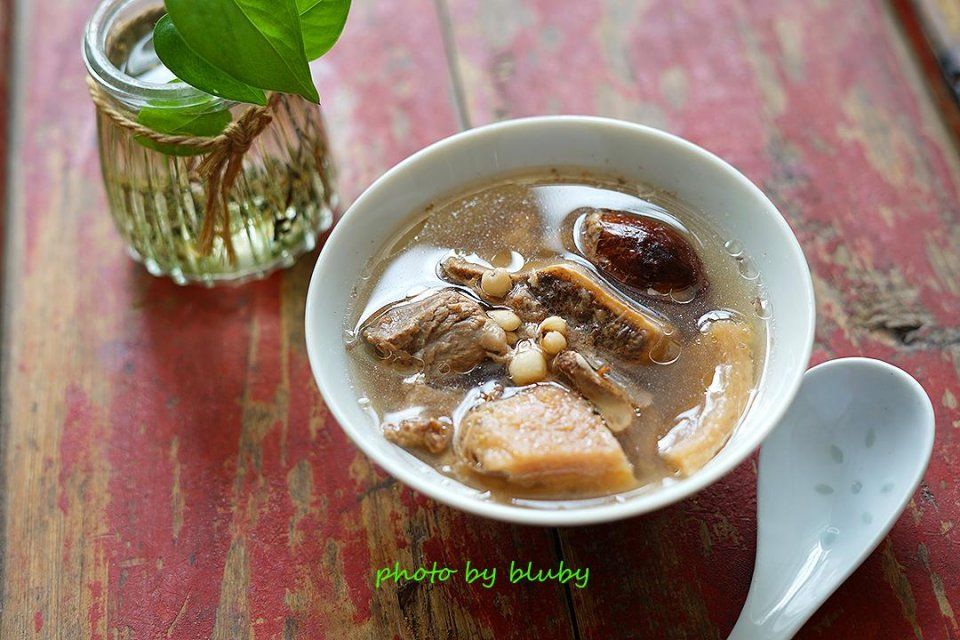 榴莲壳别急着扔,加它煲汤,清香美味,祛湿清热,特