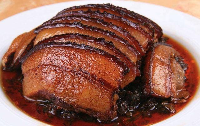 爷爷做了40年的红烧肉和扣肉配方,颜色很诱人,全家人都超爱吃!