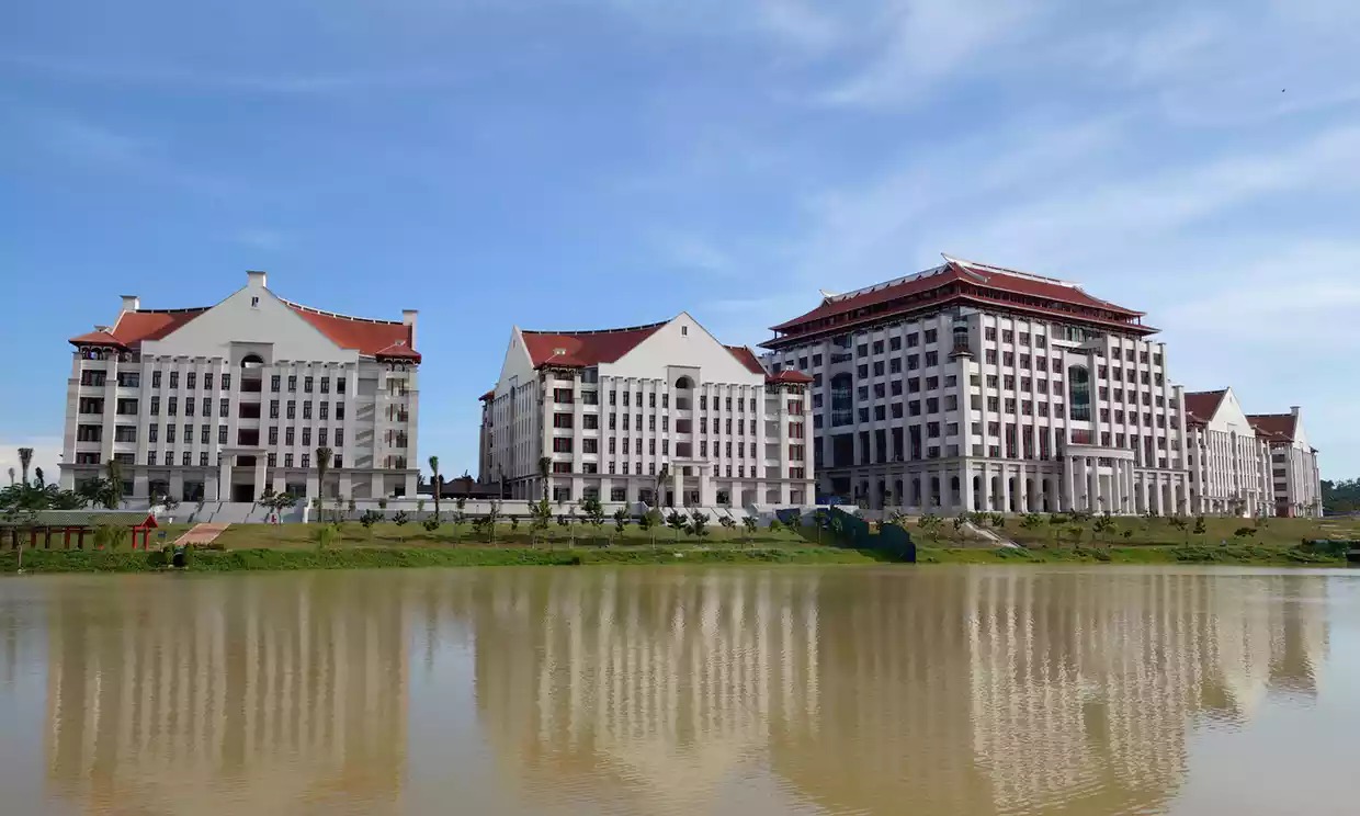 厦大马来分校开学一年 英媒:中国正在输出软实