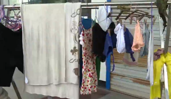 奇葩男偷内裤给女友穿:看到鲜艳内裤就控制不住 奇葩男偷内裤给女友穿:看到鲜艳内裤就控制不住