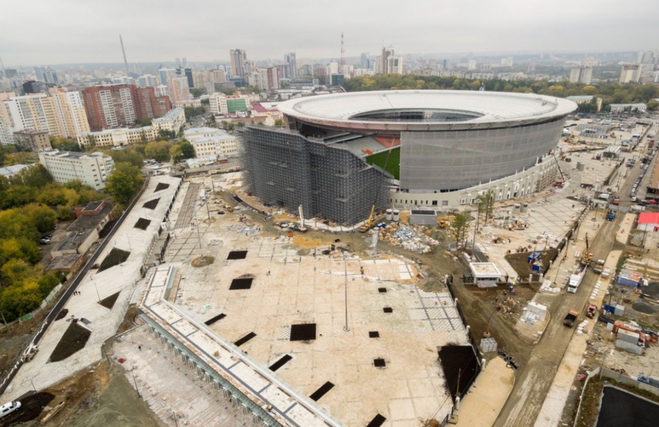 由于世界杯体育场要求容纳量至少达到35000人标准，明年世界杯比赛承办球场之一的叶卡捷琳堡竞技场采取了特殊的扩容方法……