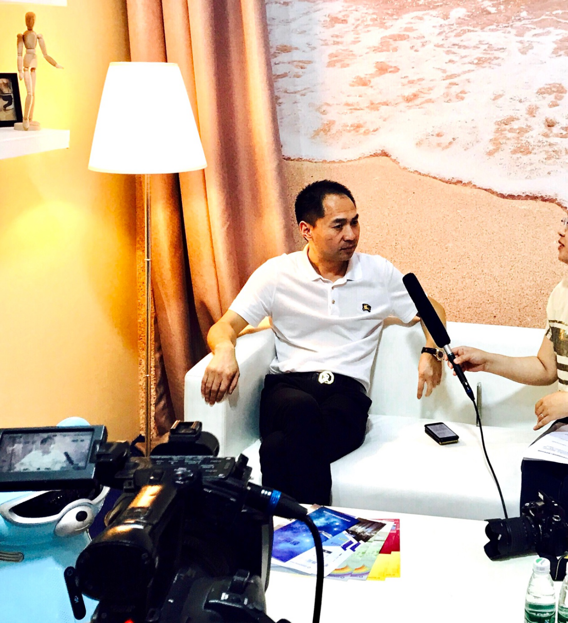 江苏东方金钰智能机器人"熊家族"精彩亮相2017wrc