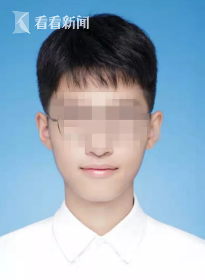 大一新生长跑体测倒地身亡 家属：事发时被撞倒(图1)
