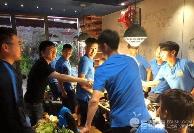 中国男足饮食遭曝光 这帮吃货进不了世界杯的