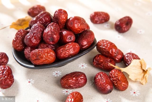 红枣干吃和泡水,功效完全不一样,你吃对了没