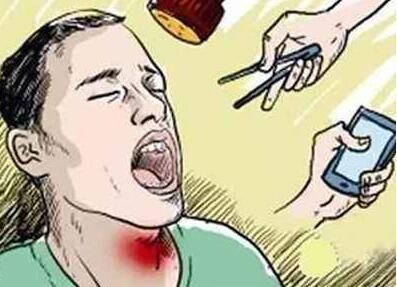 断针卡喉咙险出人命,九龙水喝下后出现奇迹,至