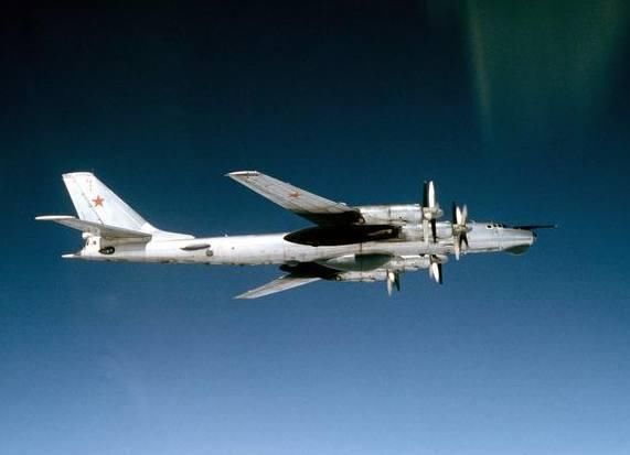 时隔一年!2架五星徽标军机再飞入美防空识别区