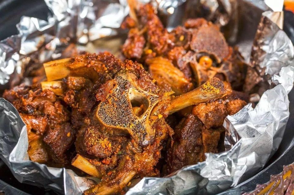 天津三潭路羊蝎子火锅超火爆,组团排队也得去