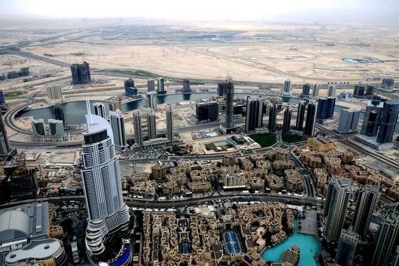 你被骗了多久?去迪拜发现,遇到豪车的概率还没