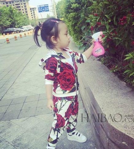 甜馨没脚没胳膊 李小璐贾云馨女士这组街拍怎