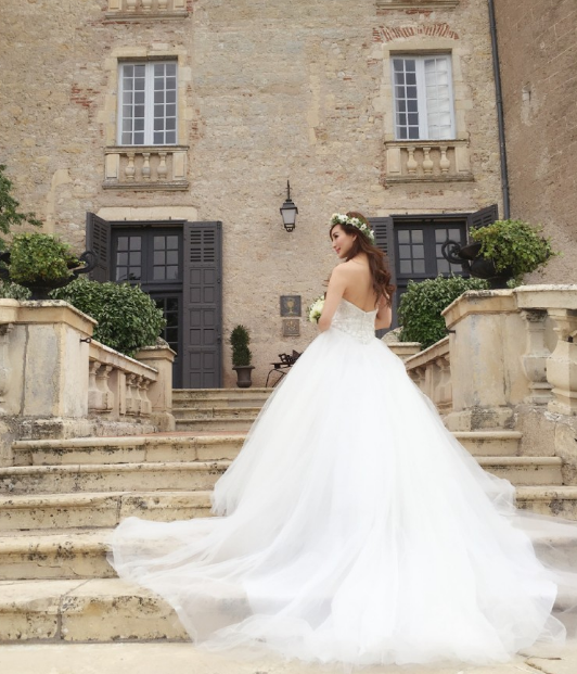 她的绯闻男友被起底名叫王峤，双方在4年前认识，自己当时还和老公分居中，男方对她十分迷恋。