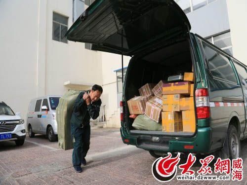 新时代邮政人--威海高区邮政包裹揽收工袁锦桃
