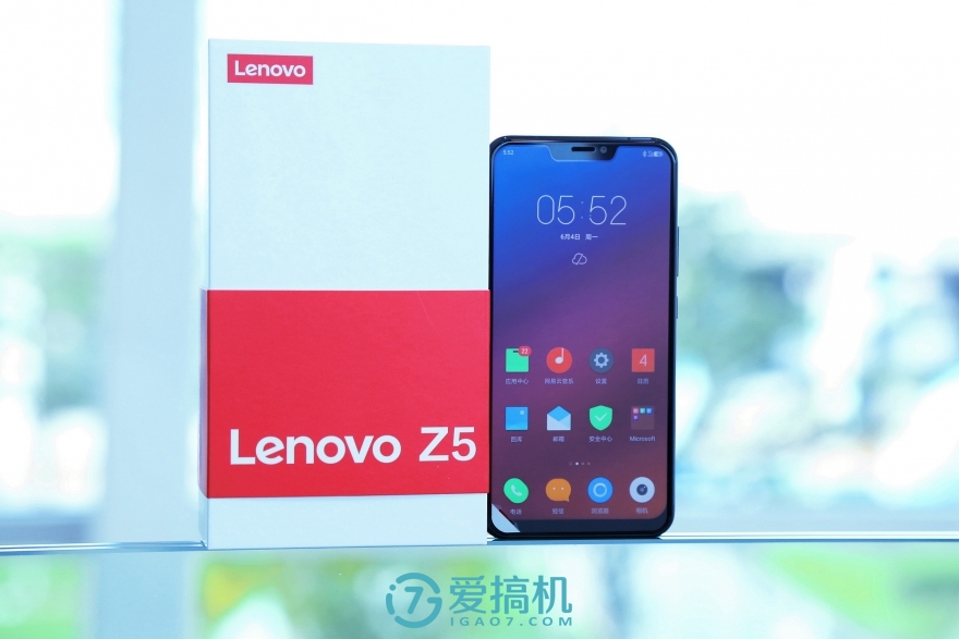 联想Z5图赏:窄刘海+玻璃背盖