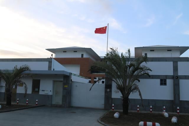 而神奇的是,位于南美洲的苏里南,虽然和中国远隔万里,但除了荷兰语