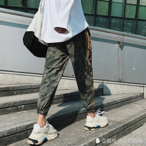 穿牛仔裤就要穿露脚裸的,图一是校服裤吗,图二