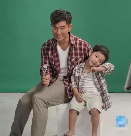 童年对比照:甜馨像贾乃亮诺一像刘烨 贝儿鼻子