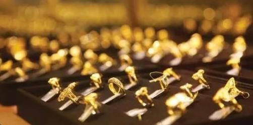 我选择远嫁,老妈坚决不给嫁妆,结婚当天娘家也