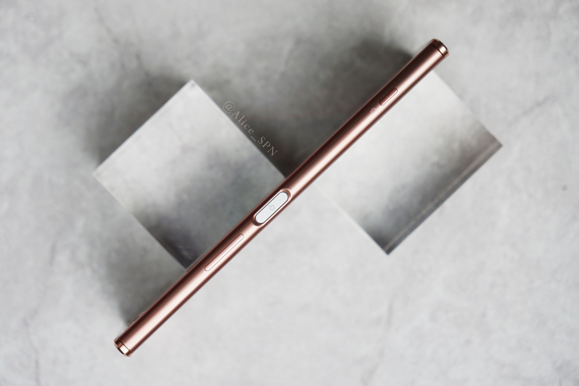 索尼XZP金粉版图赏:这个颜色真的好特别!