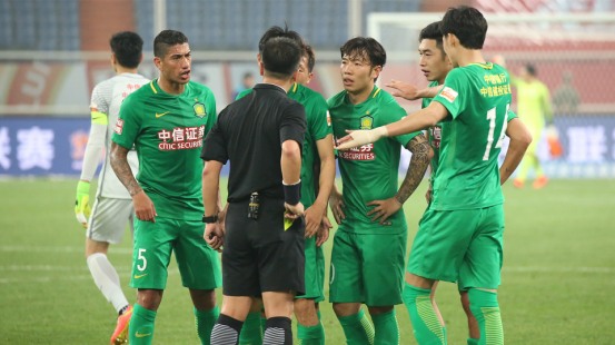 雄鸡唱晓:国安不满京鲁战裁判决定上诉 雄鸡唱晓:国安不满京鲁战裁判决定上诉