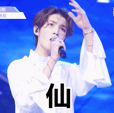 圈之外,还有很多宝藏男孩,比如凤姐/妖孽无缝切换的长发小哥哥周锐