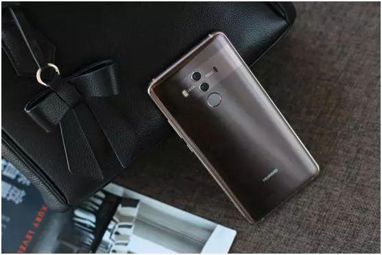 老外评2017最强手机,华为上榜2款,iPhone X只