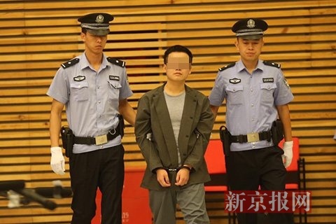 男子持水果刀刺死路人:不敢自杀所以杀人偿命 男子持水果刀刺死路人:不敢自杀所以杀人偿命