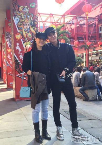 黄子韬妈妈照片曝光 相似度99.99%