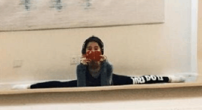 解锁新姿势?刘亦菲穿高跟鞋劈一字马,网友:做