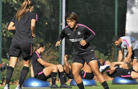 王霜时刻!面对破门良机无私传给队友,身体对抗