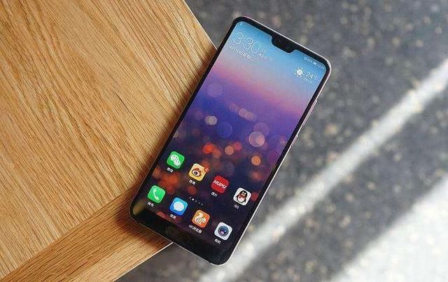 iphone8 plus价格再度刷新,华为P20 Pro首先遭