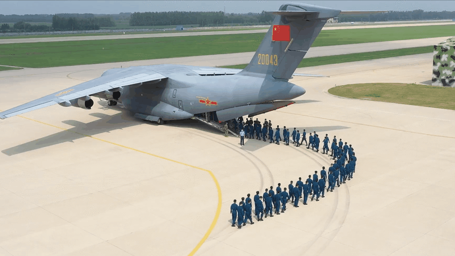 81192坠机21年后 00后外甥接棒飞向蓝天……