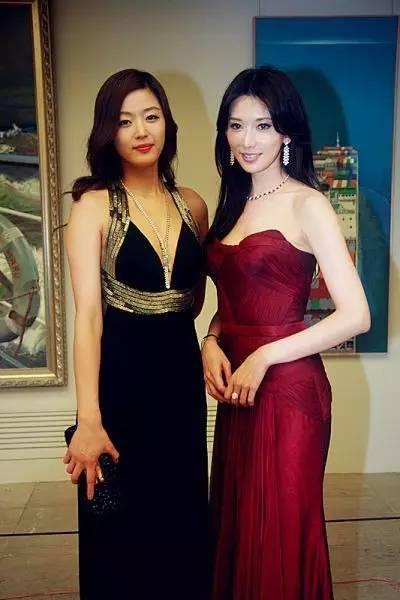 别只盯着女星,男明星也有小心思,蔡徐坤拍合照