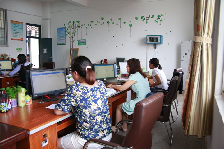 左手写代码 右手修电脑 一个小学校长的钉钉攻