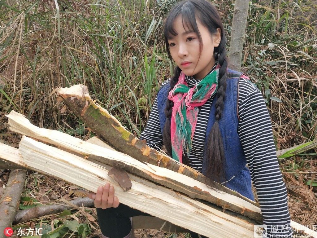 95后山村姑娘背砖劈柴扛大树走红