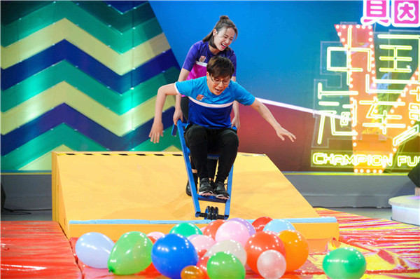 何姿秦凯情侣档首秀 谈感情称对不起父亲