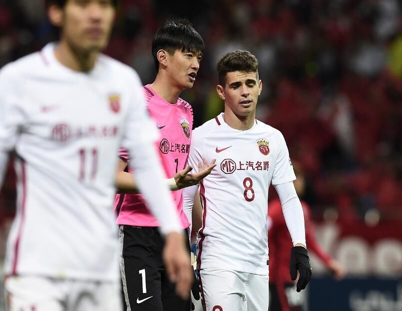上港亚冠客胜日本让新帅做出重大决定 这两人