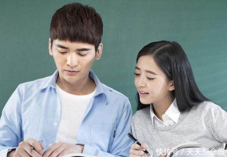 相恋三年,男友带着彩礼上门提亲,吃饭时他说句