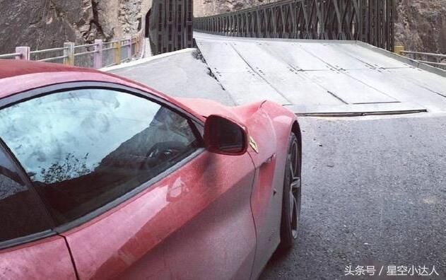 儿子偷开法拉利去越野,车轮子都跑飞了,老爸:等