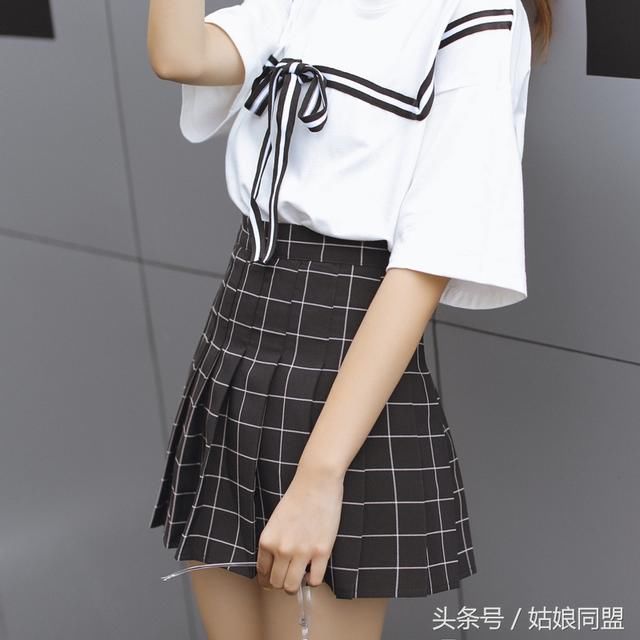 超短裙搭配过膝袜 t0130b9b2e7d7b6e0e7.jpg?size=640x640