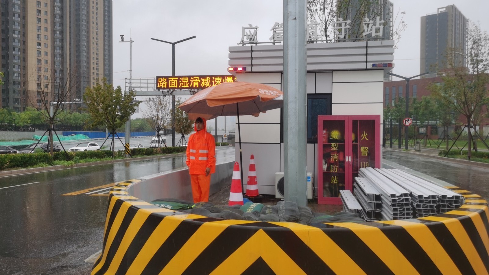 应急抢险队24小时盯守 确保运通隧道通行安全