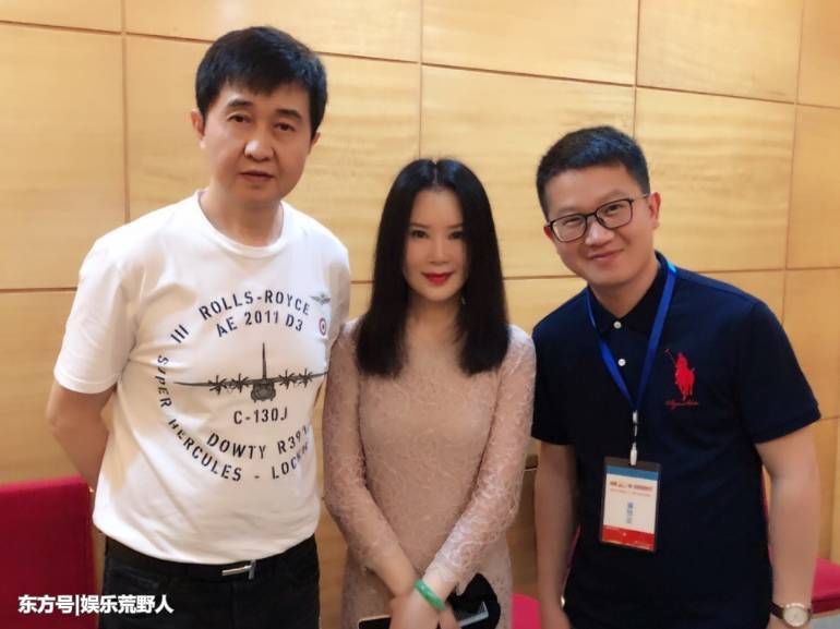 曾以一首情歌红遍全国的明星模范夫妻,今两人