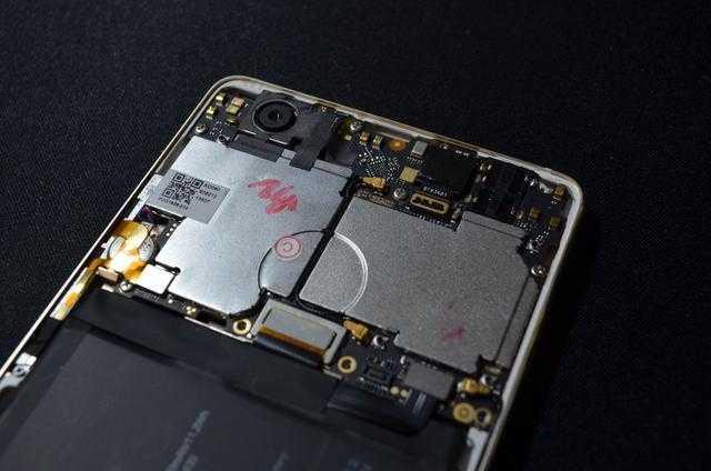 外观硬朗用料扎实 努比亚Z11无边框拆机图赏