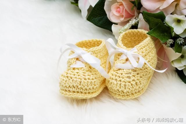 如何教2、3岁的宝宝穿鞋,才能不把鞋穿反?只需