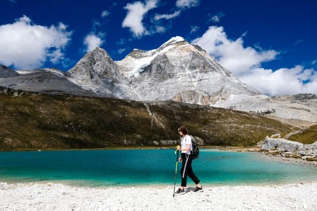 稻城亚丁舒适7日游拼车价格多少正常