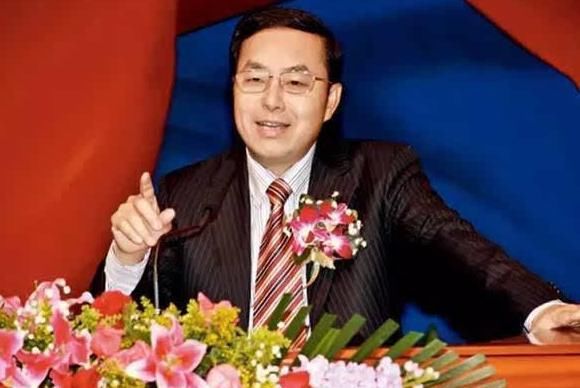 农民工开皮包公司,如今身家数百亿,公司年上税