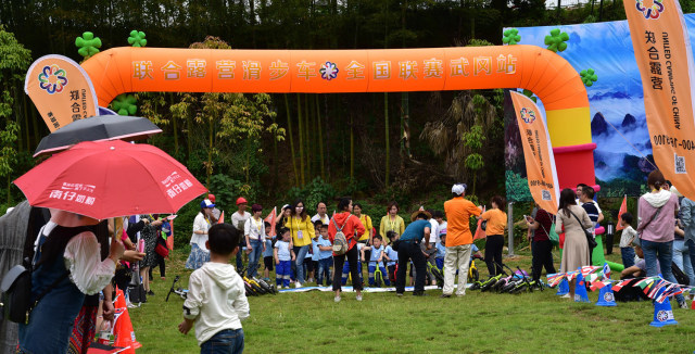 音乐节上的滑步车比赛这样玩?听听幼儿园园长