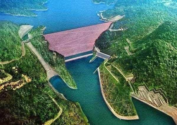 面对古贤大坝,壶口瀑布还能保留其原有的恢弘