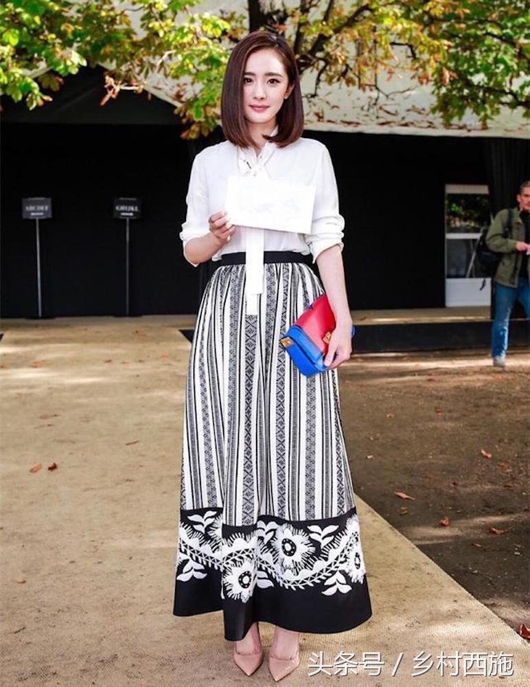 李小璐和杨幂撞衫,两个辣妈谁更美?