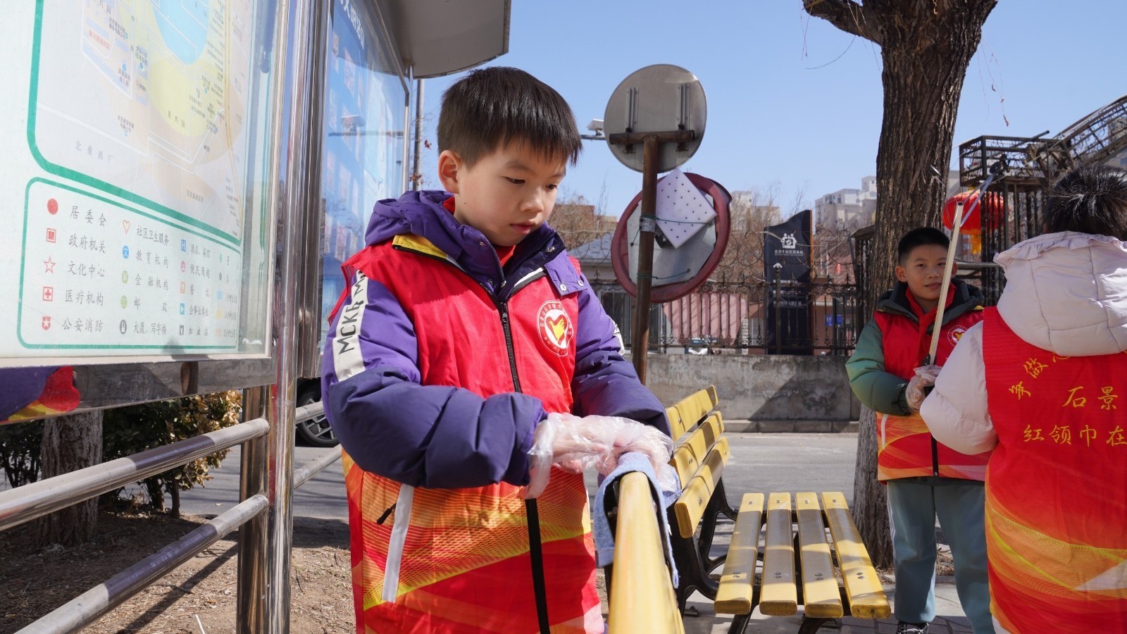 萌娃出动 社区洁净 这9名“小雷锋”走进社区用实际行动扮靓家园 萌娃出动 社区洁净 这9名“小雷锋”走进社区用实际行动扮靓家园