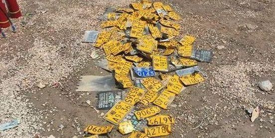 报废摩托车千万不要当废铁卖,车上这两个物品